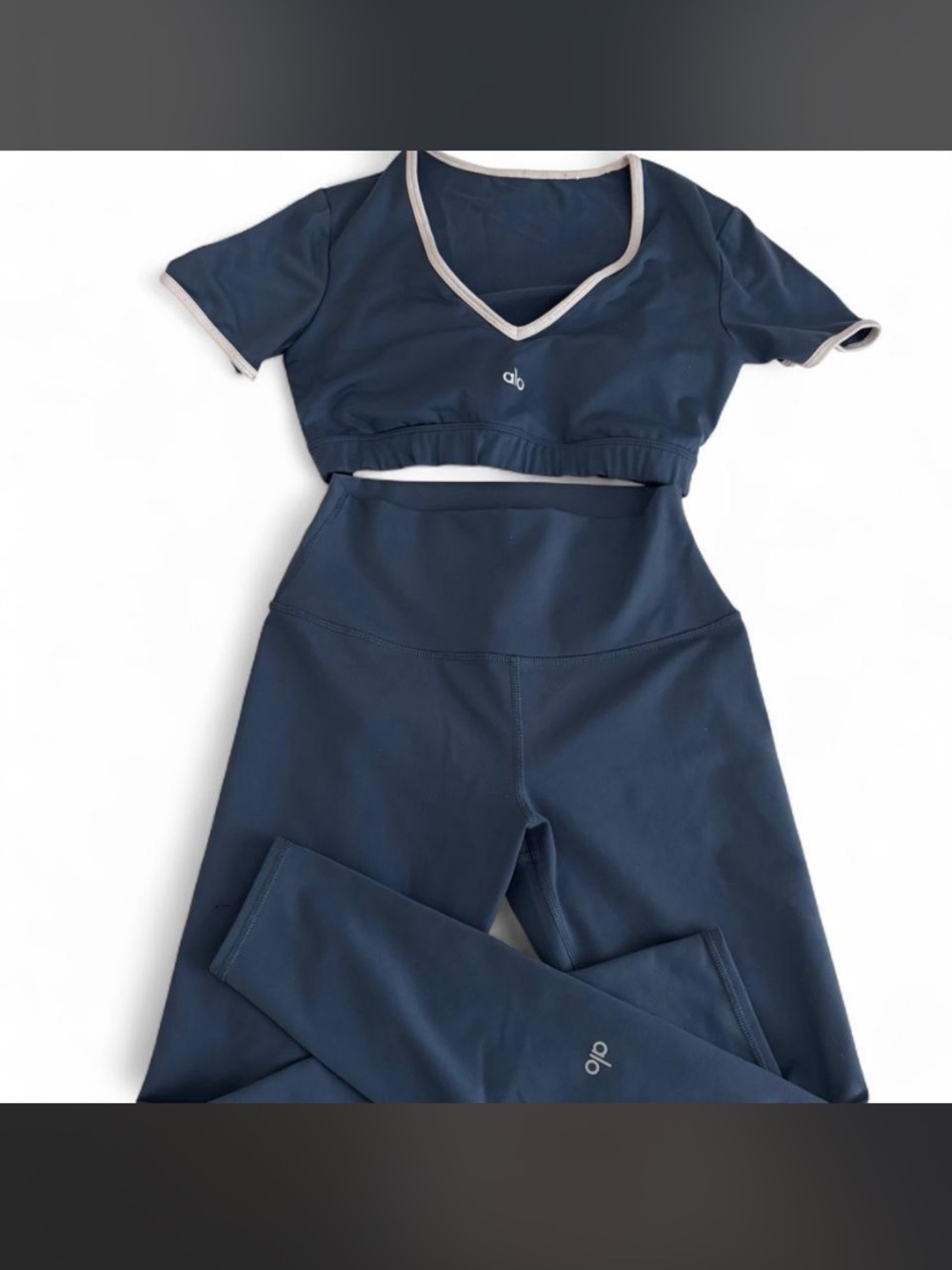 Alo Yoga moon-blue legging + short sleeve bra set